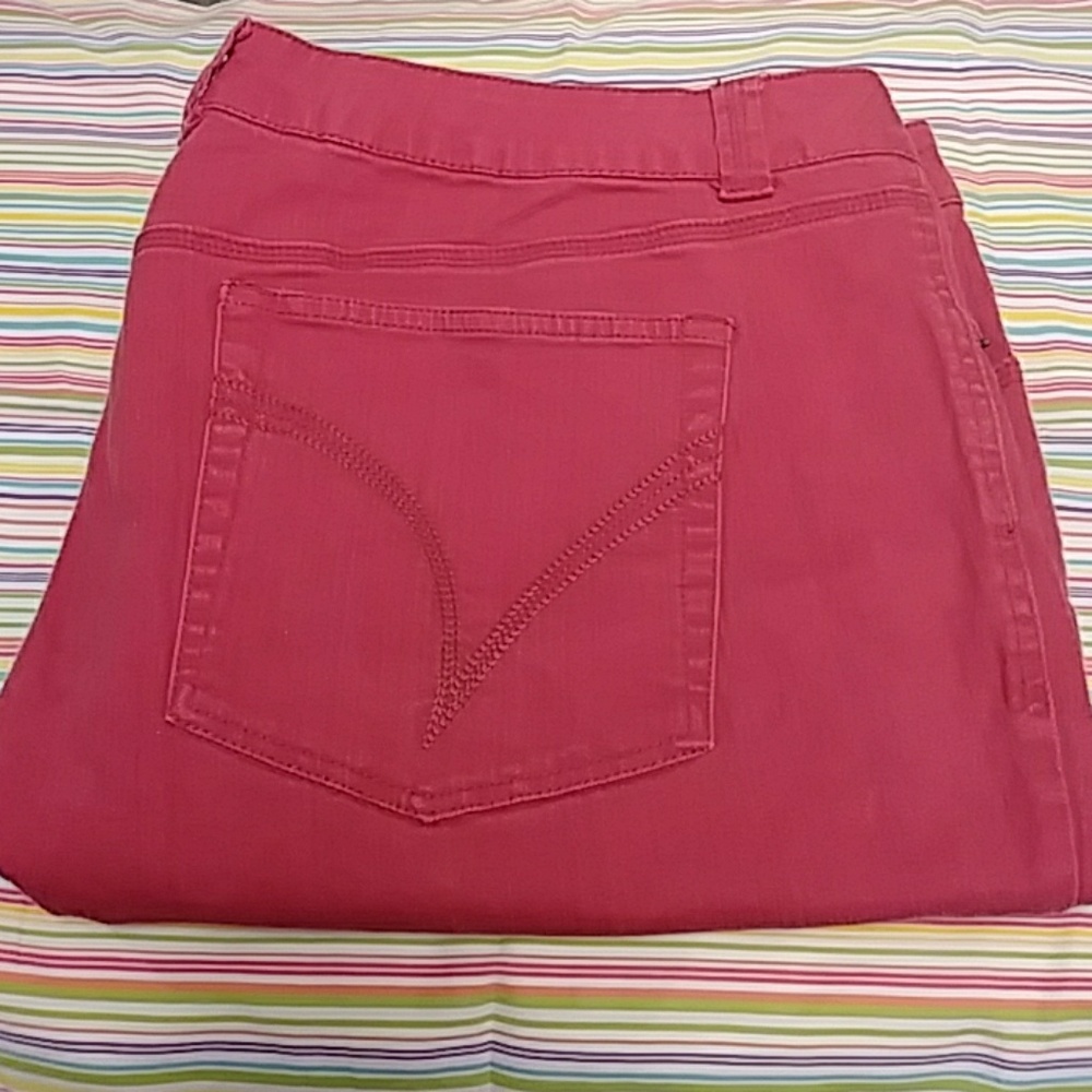 Women's zippered-leg capris by Venezia